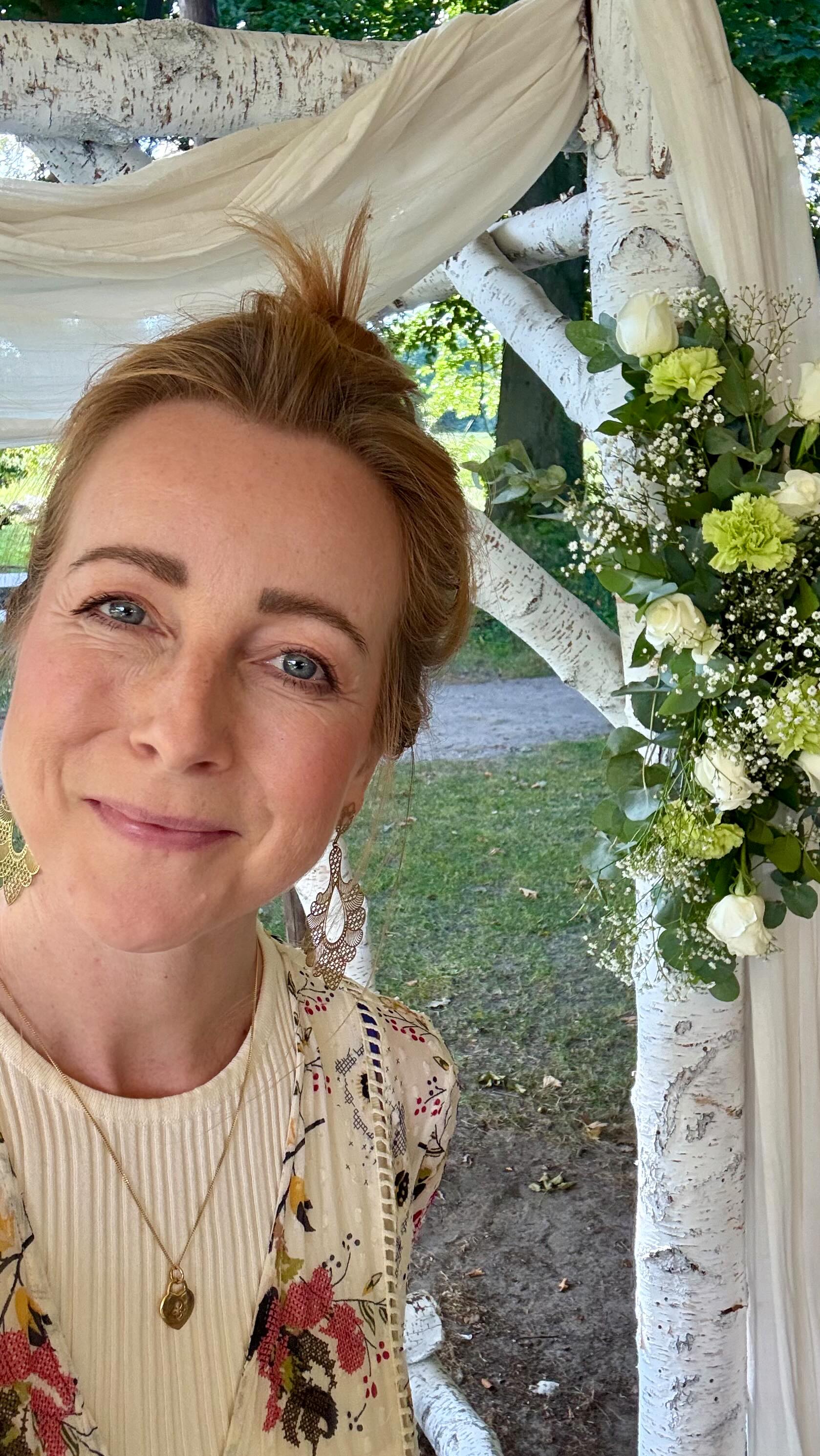 🧚🏻 Maybe you‘ve been watching me, too. #tougherthantherest 🎶

 #sängerinhamburg #eventsängerin #traurednerin #hochzeitssängerin #hamburg