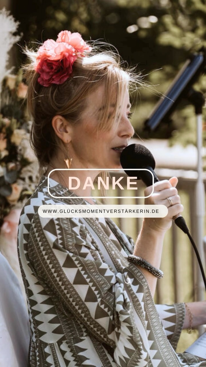 Eine freie Trauung muss nicht perfekt sein. Sondern echt.
Mit Lachen, Tränen, Aufregung und allem, was sich nicht planen lässt. 💞
Fotos @detailverliebt_fotografie ✨
Location: @clausens_vierlaender_landhaus ☀️

#traurednerin #traurednerinhamburg #sängerinhamburg #freietraurednerin hamburg