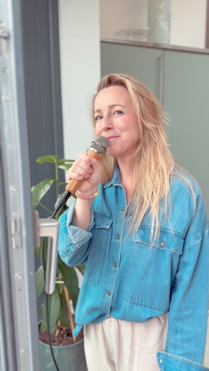 Mein Song des Jahres? Man I need 🎶.
Enjoy 🧚!

#eventsängerin #sängerinhamburg #hamburg #freietraurednerinhamburg #traurednerin