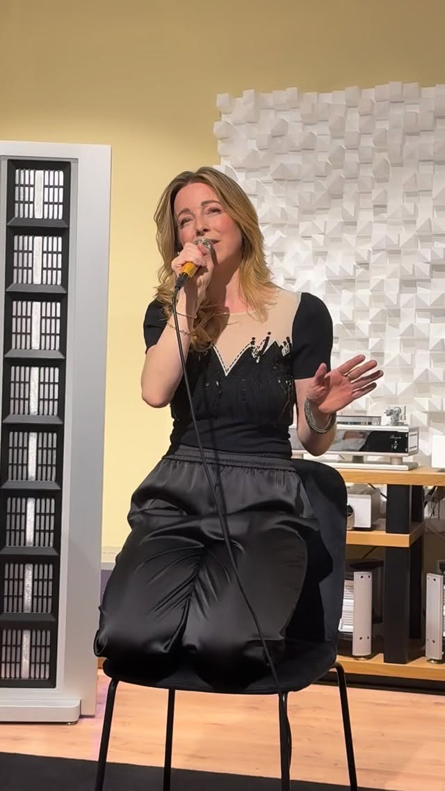 How deep is your love? ✨🧚 #cover 
mit  @clemenswinterhalter am Piano 💛
bei @wisseling_highend 🎶

 #lovesongs #beegees #eventsängerin